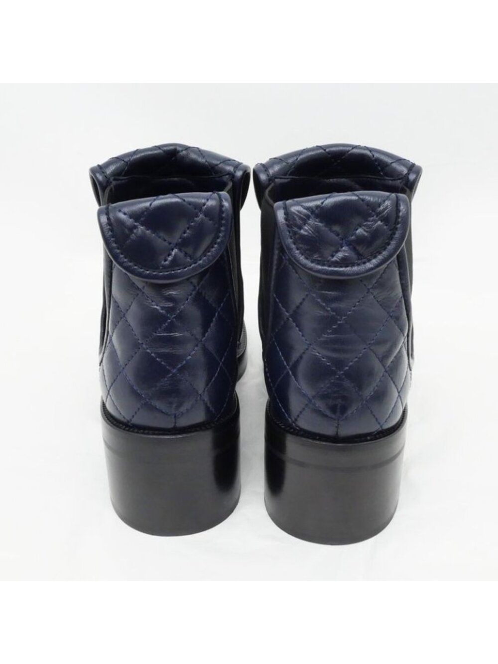 Chanel Quilted Turnlock Side Gore Shorts Navy 38 - Picture 4 of 10